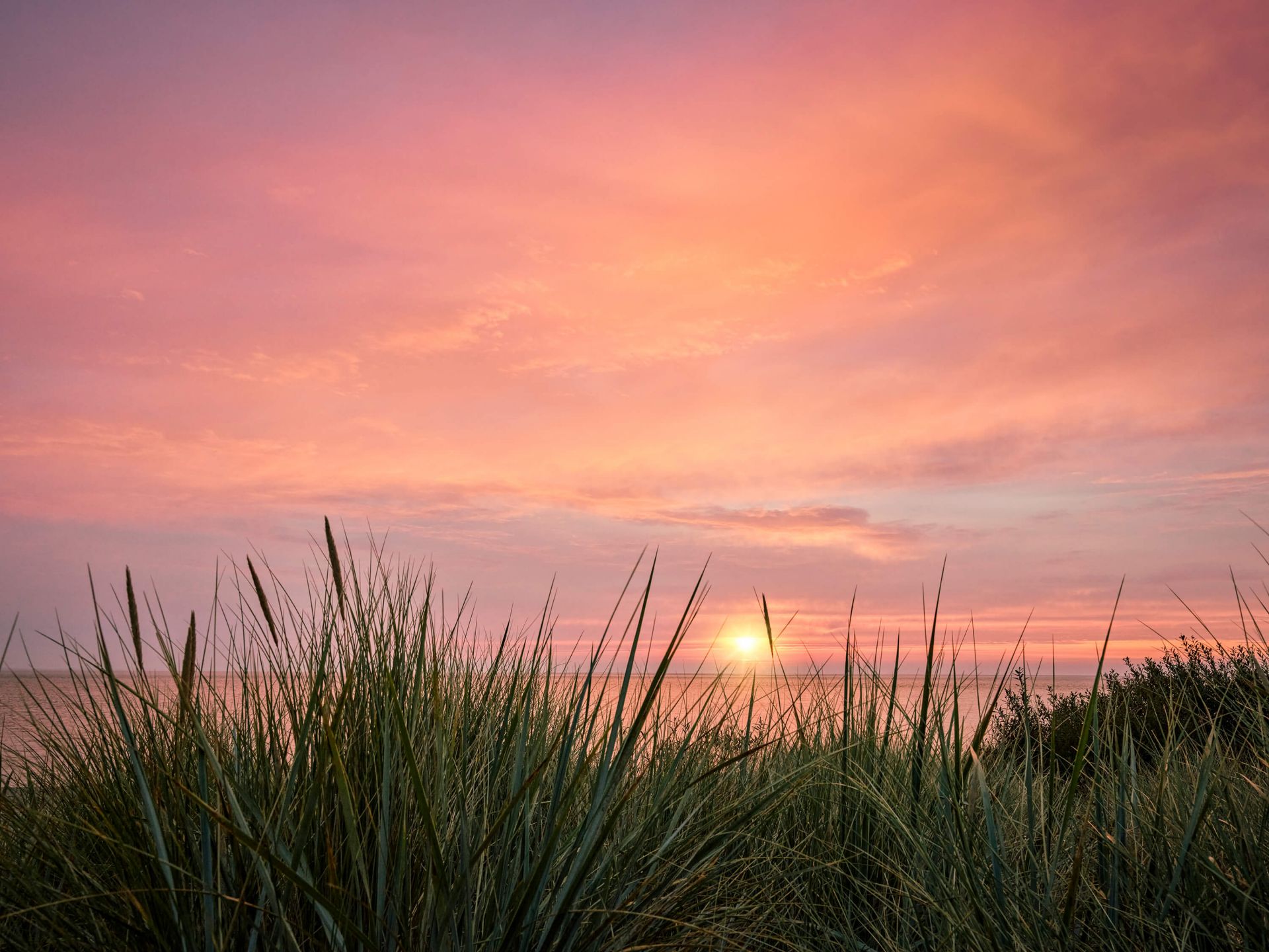 Zonsopgang aan zee Fotobehang